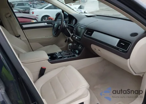 2015 Volkswagen Touareg V6 Sport z USA, uszkodzony, nr VIN WVGEF9BP3FD002261